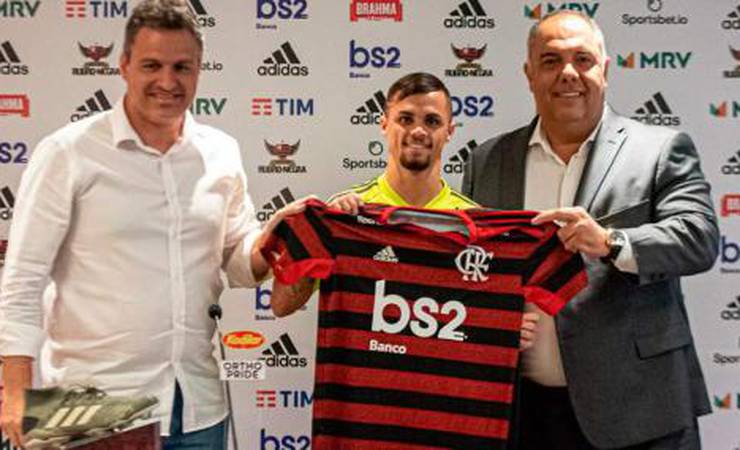 Flamengo atrasa parcela e renegocia pagamento de Michael com o Goiás