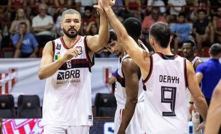 Flamengo vence Córdoba e decide vaga na final da Champions no Rio