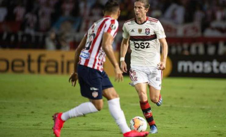 Filipe Luís vê Flamengo mais 'leve e pronto', mas prevê Barcelona (EQU) atrás do 'jogo da vida' no Maracanã