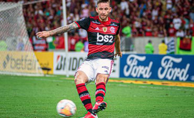 Léo Pereira falta a treino do Flamengo e vídeo do zagueiro em festa clandestina viraliza