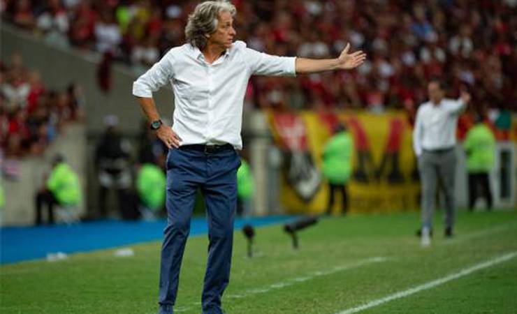 Após vitória do Flamengo sobre Barcelona, Jesus critica gramado do Maracanã: 'Não pode ser assim'