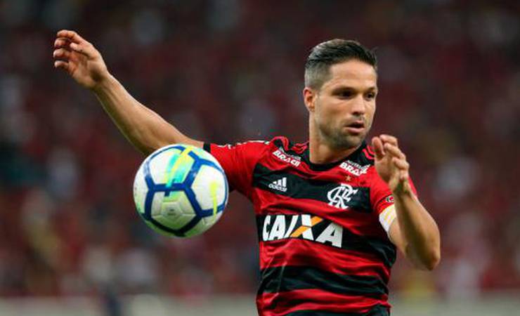 'Enfrentamos dois adversários: o Fortaleza e o gramado terrível', diz Diego após vitória do Flamengo