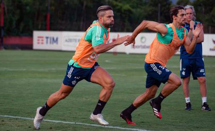 Diego elogia médico do Flamengo após ida a Brasília por volta às atividades: 'Parabéns pela coragem'