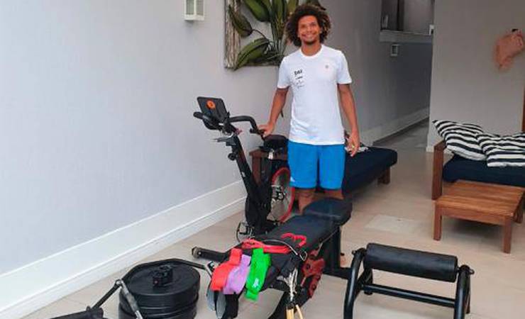 Treinos, filhos e Counter-Strike com Paquetá: a rotina de Arão em casa