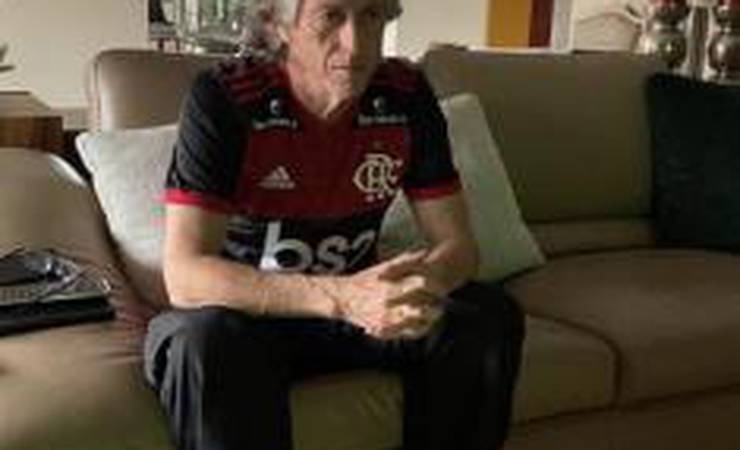 Em Portugal, de camisa do Flamengo, Mister: 'Coração e mente no Brasil'