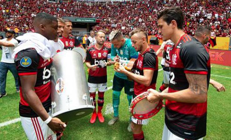 Carisma, liderança e títulos marcam primeiro ano de Rafinha no Flamengo
