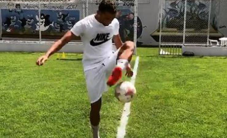 Em Roraima, Thiago Maia esbanja habilidade em treino ao lado do pai