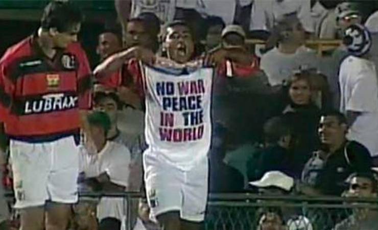 Há 21 anos, Romário decidia final contra o Vasco e mandava recado: 'Sem guerras, paz no mundo'