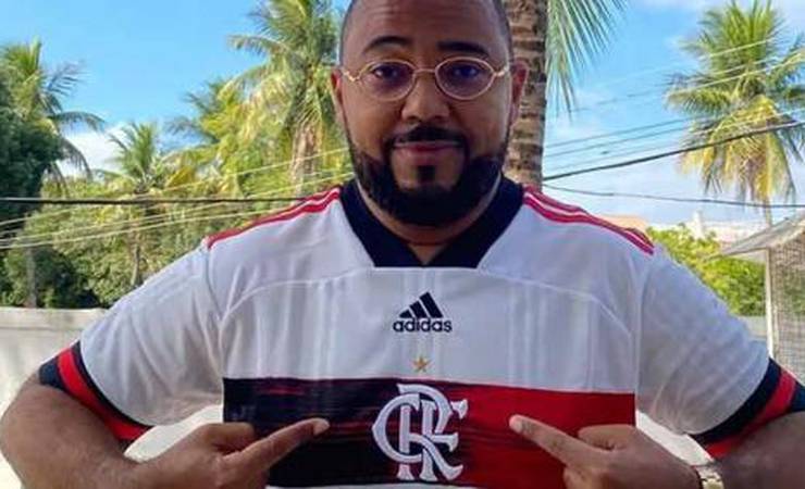 Dudu Nobre exibe nova camisa do Flamengo nas redes sociais