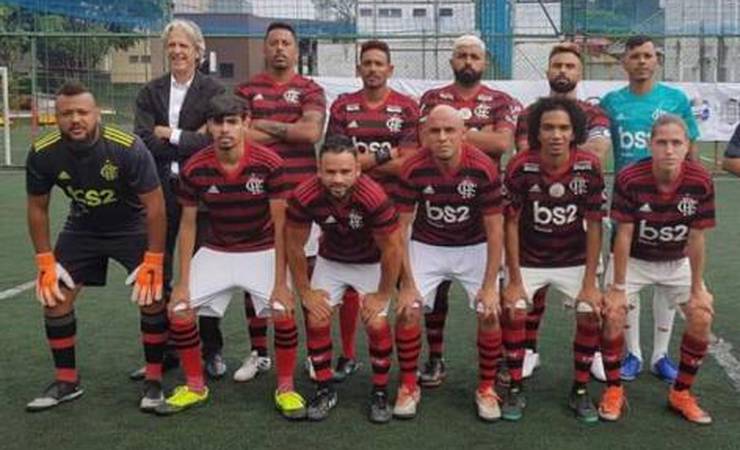 Em novas frentes! Veja o que sósias de astros têm feito na quarentena