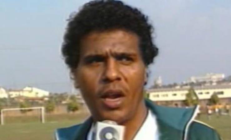 Ex-jogador Eli Carlos, irmão de Silas, morre ao 66 anos