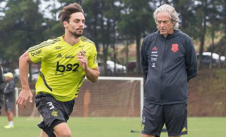 Rodrigo Caio explica sucesso de Jesus e diz: 'Em alguns momentos eu queria xingar ele, de tanta exigência'