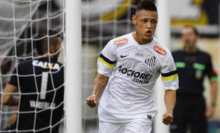 Neilton comemora aniversário de marca pelo Santos: 'Vivi momentos únicos nessa época'