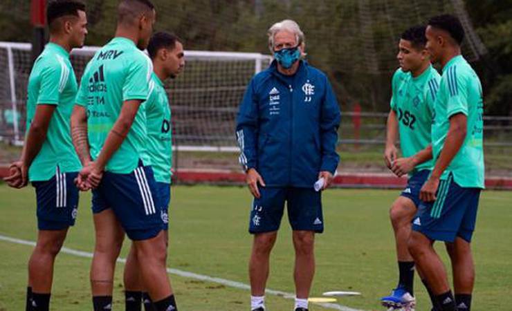 Flamengo integra cinco jovens da base na quinta semana de treinos