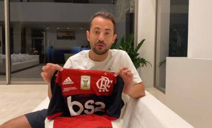 Craques de Fla e São Paulo doam camisas para leilão beneficente em festival virtual de música