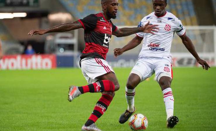 Diretor da Ferj transmite imagens de Bangu e Flamengo nas redes sociais