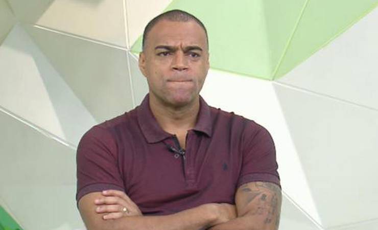 Denílson exalta garotos do Flamengo, mas faz ressalva: 'Vergonhoso o que o futebol viveu ontem'