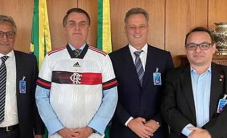 Casagrande acredita que egoísmo de Bolsonaro e Landim pode acabar com futebol brasileiro