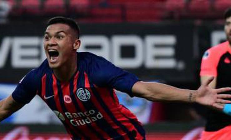 Lateral do San Lorenzo se diz perto do Palmeiras, mas com Fla de olho