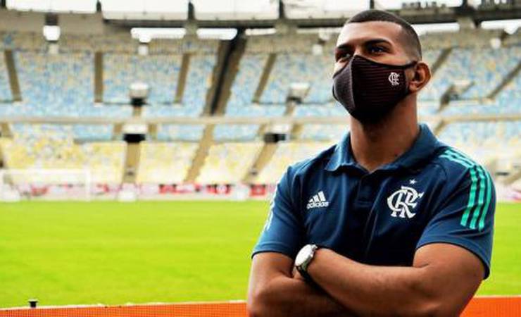 Emerson Santos valoriza desafio de narrar jogos na FlaTV e dá dica aos canais de clubes brasileiros