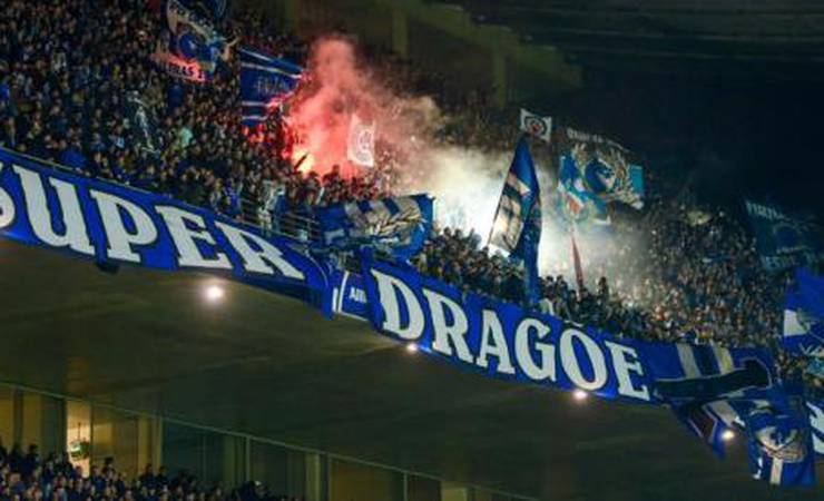 Organizada do Porto dispensa apoio de torcida do Flamengo: 'Aqui é Vasco'
