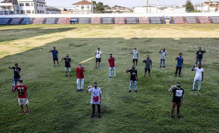 Golaço! Flamengo distribui vales-alimentação a jogadores de clubes menores do Rio