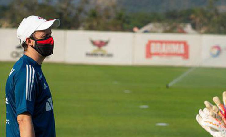 Maurício Souza, técnico do Sub-20 do Flamengo, testa positivo para Covid-19