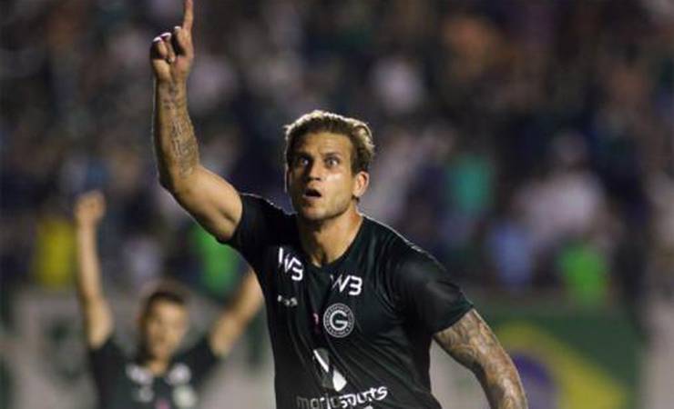 Internautas relembram retrospecto de Rafael Moura contra o Flamengo: 'Um gol é certo como de costume'
