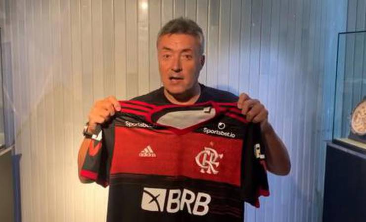 Com anúncio de Torrent, Flamengo reativa perfil em espanhol no Twitter e fala em 'voos ainda maiores'