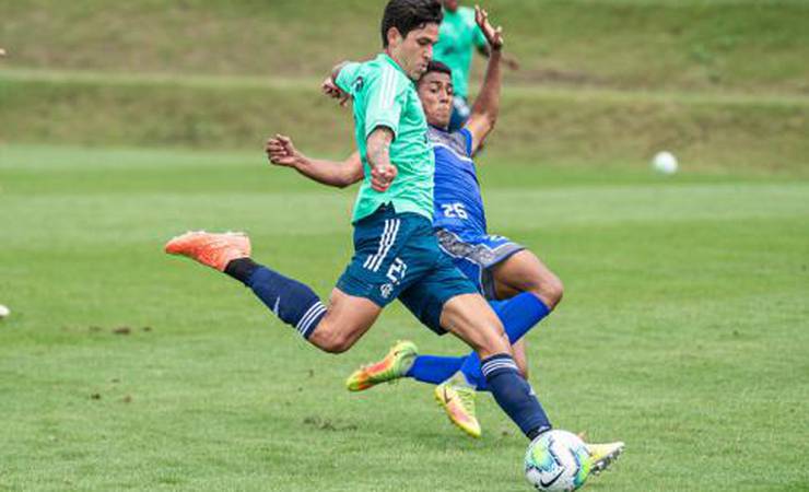Flamengo aplica 9 a 0 em jogo-treino diante do Olaria; veja os gols