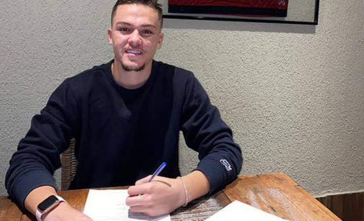 Flamengo renova o contrato de Gabriel Noga, campeão mundial pela Seleção sub-17