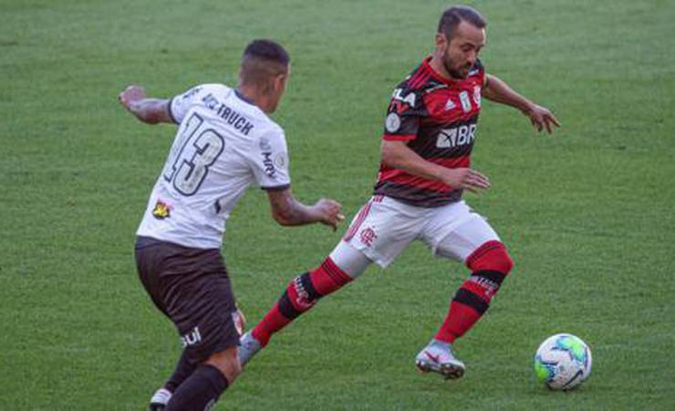 Na estreia de Dome, Flamengo é derrotado pelo Atlético-MG com gol contra de Filipe Luís