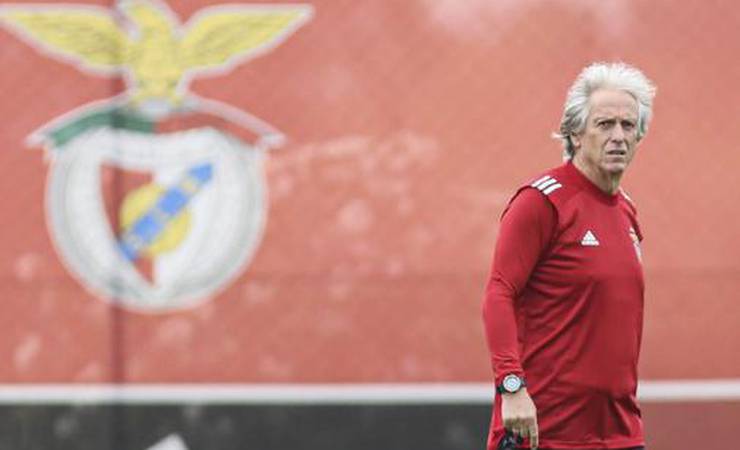 Benfica vence outra e Jesus segue com 100% com as Águias