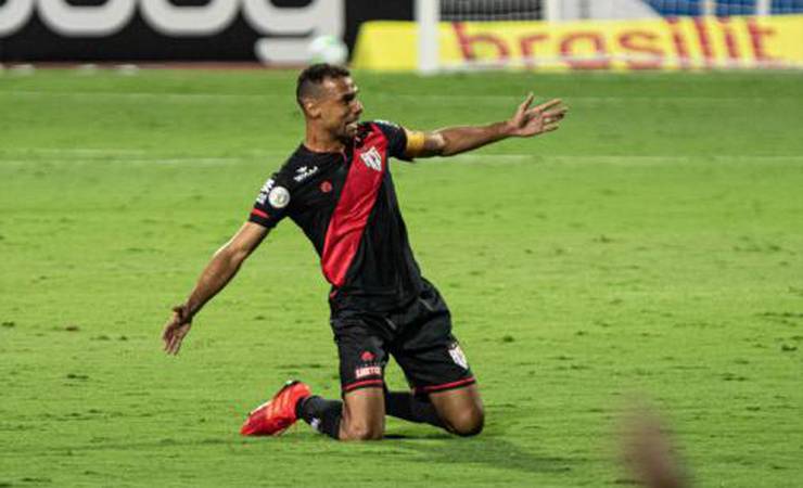 Perfil do Atlético-GO provoca Flamengo, mas presidente reprova brincadeira: 'Sempre prego o respeito'