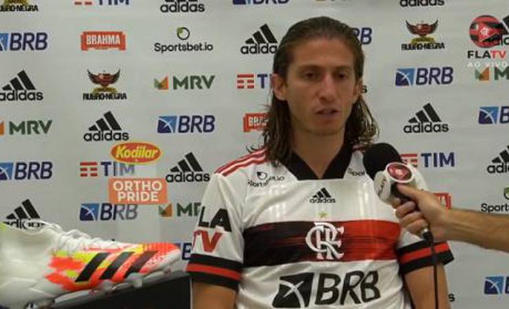 'Não é só a mudança do técnico. São várias coisas que estão acontecendo', comenta Filipe Luís