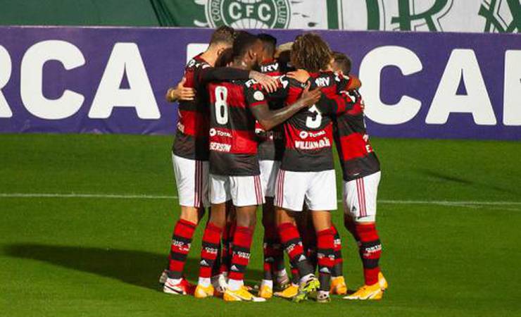 Sem brilho, Flamengo vence o Coritiba e soma os primeiros pontos no Brasileirão