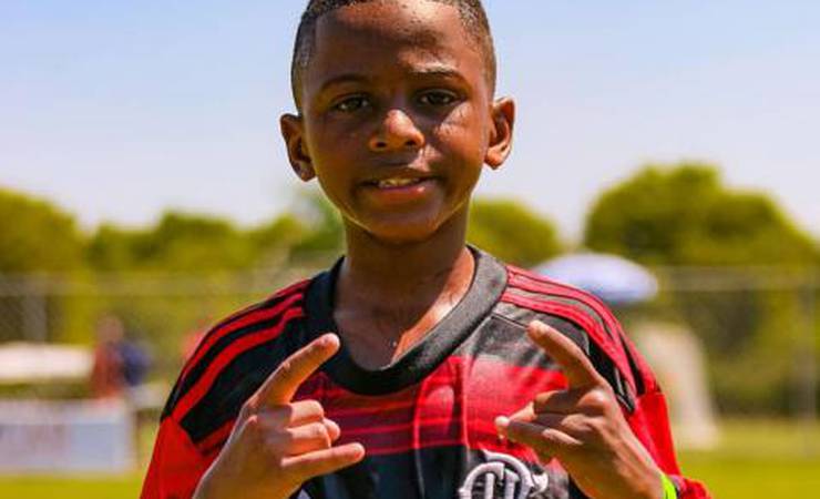Aos 10 anos, Willian Nascimento, do Flamengo, se torna o atleta mais novo a assinar com a Nike