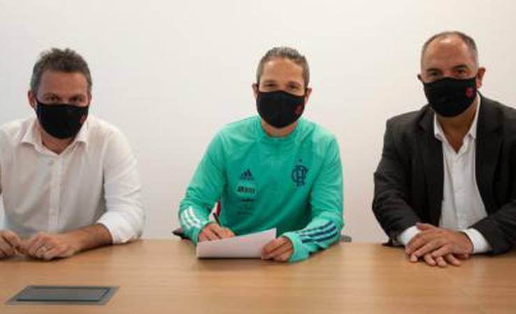 Flamengo oficializa a renovação de Diego: 'Estamos mais juntos do que nunca'