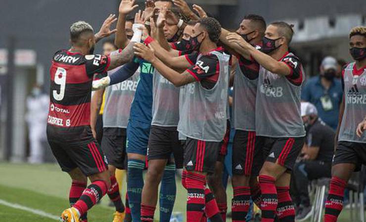 Com mudanças e por mais uma vitória fora, Flamengo encara o Bahia