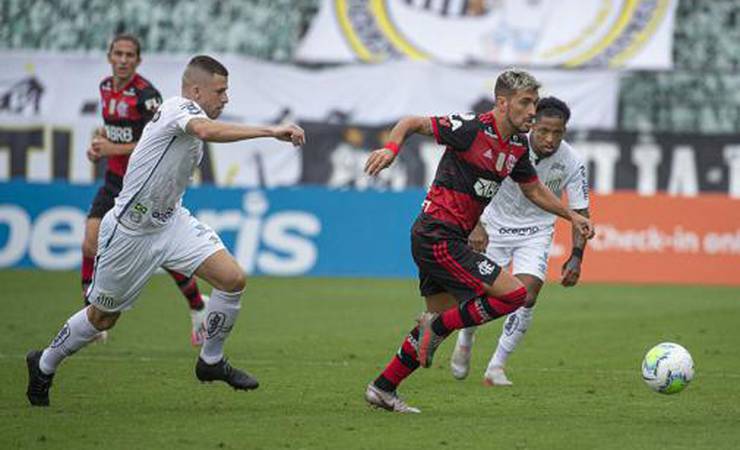 VAR rouba a cena, e Flamengo aproveita erros do Santos para garantir vitória