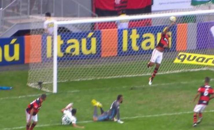 Sem Diego Alves e Cesar, torcedores do Flamengo debatem outras opções para o gol rubro-negro