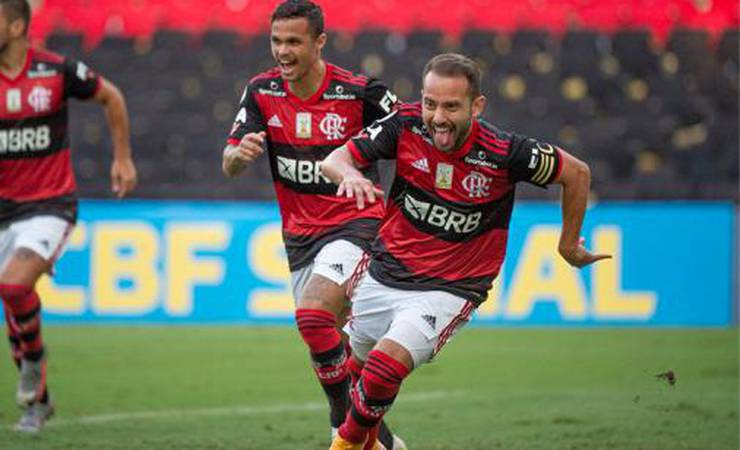 Everton Ribeiro, do Flamengo, supera Benítez e leva prêmio de gol mais bonito do Brasileirão; reveja o lance