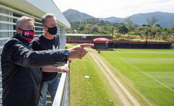 Imerso no trabalho, Dome deixa hotel e opta por residir no CT do Flamengo