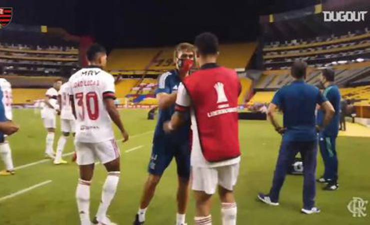 Veja a comemoração dos jogadores do Flamengo após vitória no Equador