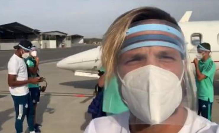 Diego publica vídeo de bastidores do Equador, tranquiliza torcida e cita 'coincidência muito desagradável'