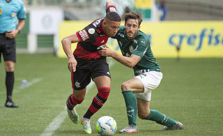 LANCE! Espresso: Flamengo e Palmeiras se isolam no pódio do futebol brasileiro