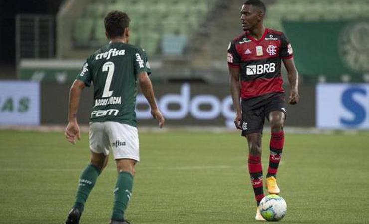 Procuradoria do STJD denuncia o Flamengo por atraso no jogo contra o Palmeiras