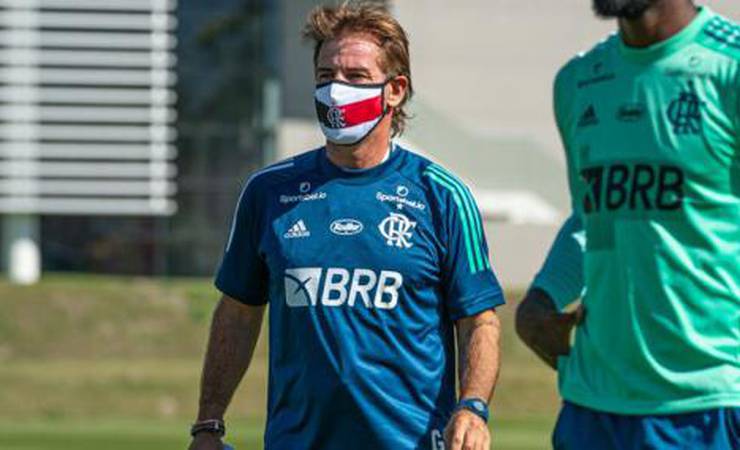 Flamengo treina no CT do Grêmio; auxiliar explica permanência no Sul