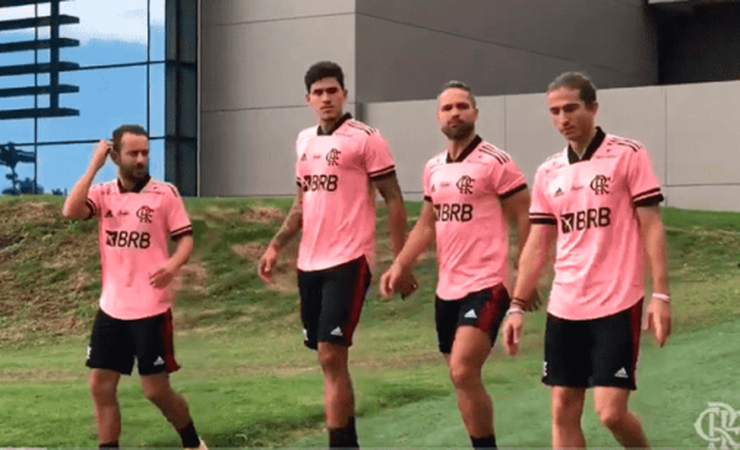 Flamengo finaliza preparação para enfrentar o Corinthians; Everton Ribeiro é relacionado