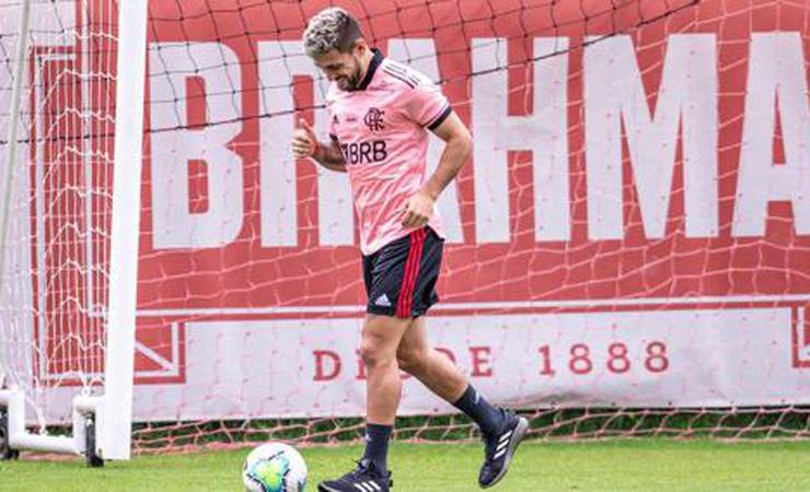 Arrascaeta revela para quem torcerá na Libertadores e clube onde sonha jogar